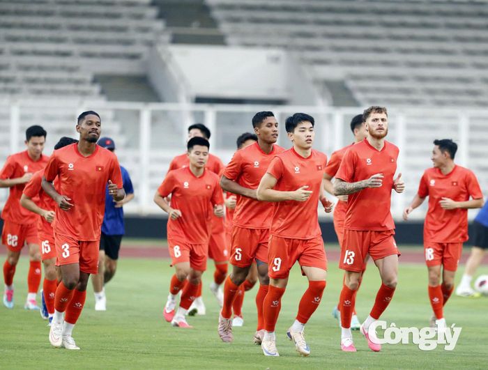 Sau thất bại 0-2 trước Thái Lan, thầy trò HLV Kim Sang Sik không còn cơ hội cạnh tranh vị trí dẫn đầu bảng, nhưng trận đấu với Pakistan vẫn là dịp để đội tuyển khép lại hành trình bằng một màn trình diễn tích cực. Ảnh: Phạm Đình.
