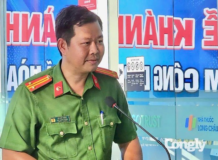Trung tá Hồ Đức Thiện, Phó trưởng phòng (PC06), Công an TP.HCM phát biểu tại buổi lễ.