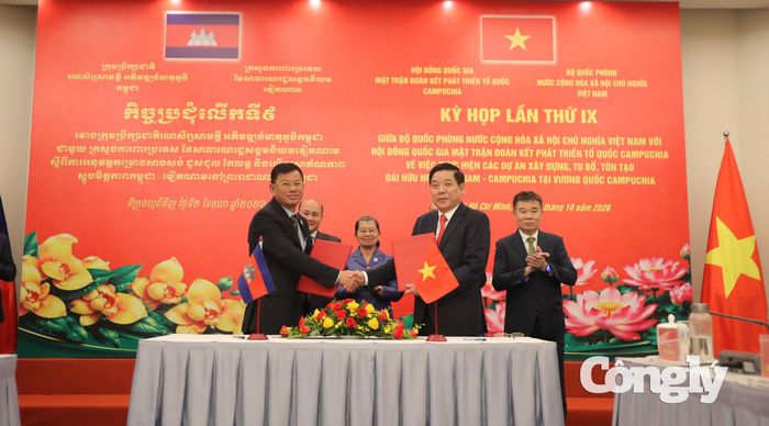 Hai bên cam kết tiếp tục bảo vệ và phát huy giá trị các Đài Hữu nghị. Ảnh: Đình Viên.