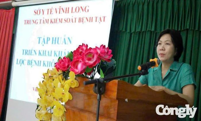 BS CKII Lê Thị Tuyết Nhung, Phó Giám đốc Trung tâm Kiểm soát bệnh tật Vĩnh Long phát biểu khai mạc hội nghị