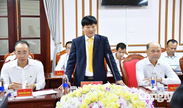 Ông Nguyễn Bá Quân - Giám đốc Cảng Hàng không quốc tế Phú Quốc phát biểu tại hội nghị
