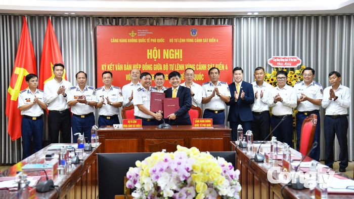 BTL Vùng Cảnh sát biển 4 và Cảng Hàng không quốc tế Phú Quốc ký kết văn bản hiệp đồng triển khai công tác ứng phó khẩn nguy sân bay, tìm kiếm cứu nạn hàng không và cứu nạn trên biển