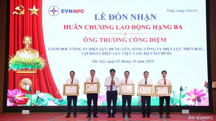 2 Huân chương Lao động hạng Nhì được trao cho Công ty TNHH MTV Thí nghiệm điện miền Bắc và ông Nguyễn Đức Thiện, Tổng Giám đốc EVNNPC. Ba Huân chương Lao động hạng Ba được trao cho Ban Tổ chức và Nhân sự EVNNPC, Công ty Điện lực Ninh Bình và ông Trương Công Diệm, Giám đốc Công ty Điện lực Hưng Yên.