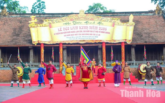 Chương trình sân khấu hóa tái hiện cuộc khởi nghĩa Lam Sơn có sự đổi mới về nội dung, lấy sự kiện, nhân vật làm trung tâm, đồng thời kết nối với ý tưởng dân gian đương đại và lồng ghép yếu tố văn hóa dân gian thời hậu Lê.