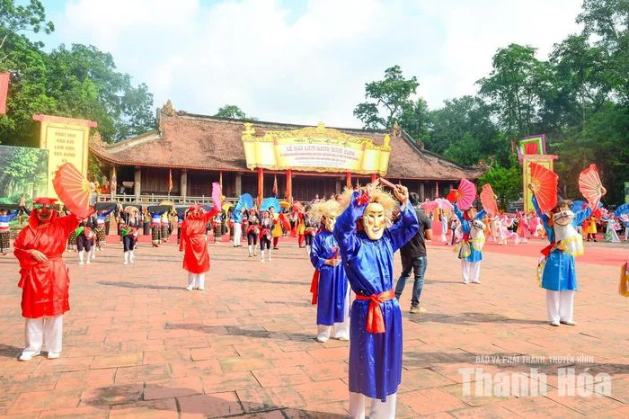 Một trong những điểm nhấn tạo nên sắc màu riêng cho Lễ hội Lam Kinh năm nay là các hoạt động trình diễn trò chơi, trò diễn dân gian - những di sản văn hóa phi vật thể của Thanh Hóa.