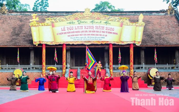 Giữa không gian linh thiêng của đất trời Lam Kinh, mỗi nghi lễ được thực hành là một lần truyền thống được nhắc nhớ. Mỗi bước chân tìm về là một lần câu chuyện lịch sử được tiếp nối.
