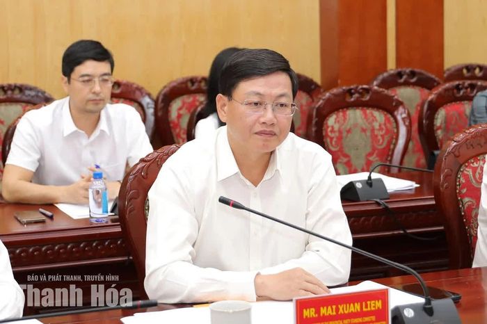 Phó Chủ tịch Thường trực UBND tỉnh Mai Xuân Liêm phát biểu tại buổi làm việc.