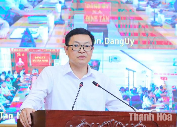 Trưởng Thống kê tỉnh Thái Bá Minh phát biểu thảo luận.