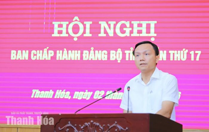 Bí thư Đảng ủy xã Yên Định Lê Minh Nghĩa phát biểu thảo luận.