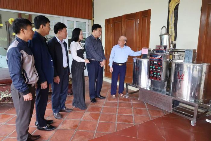 Nông dân Nguyễn Mạnh Hùng cho biết, các đơn vị sử dụng máy tinh lọc mật ong NH-10/70 có phản hồi tích cực.