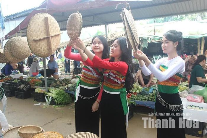 Hiện nay, các sản phẩm đan lát có mặt ở khắp mọi nơi, từ gia đình, chợ dân sinh đến nhà hàng, homestay.
