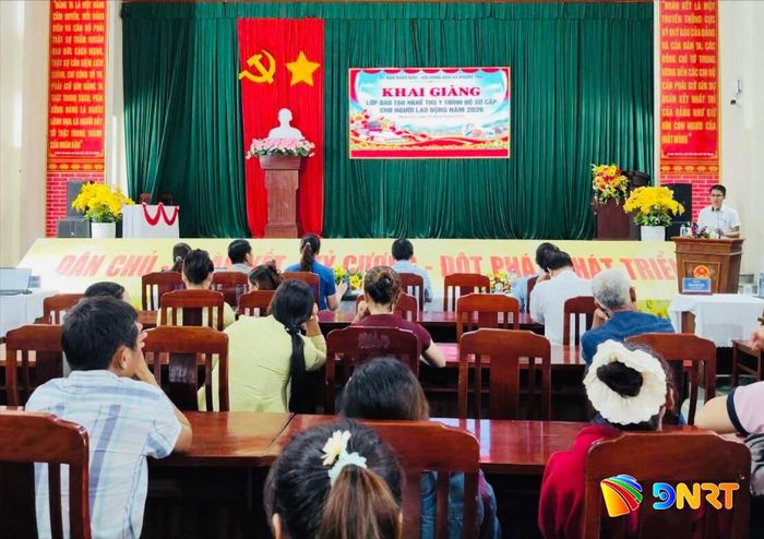 Học viên tham gia khai giảng lớp đào tạo nghề nấu ăn tại xã Phước Trà. Ảnh: ĐVCC