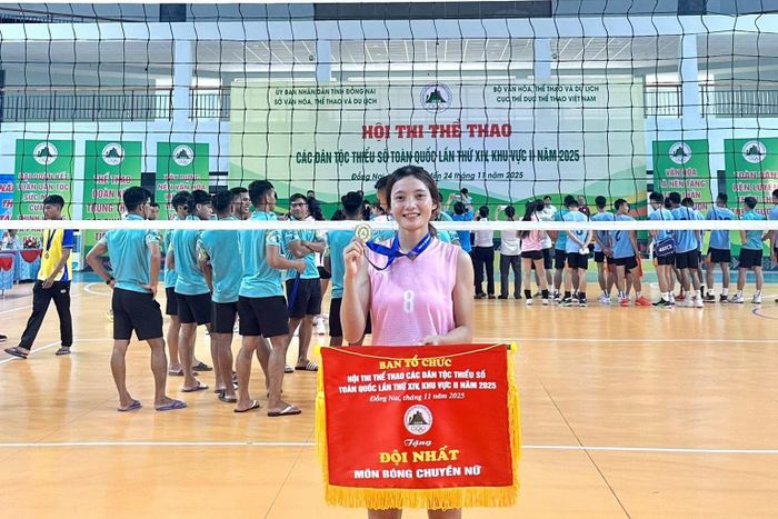 Cô gái Cadong xinh xắn, cao 1,64m luôn nổi bật trên sân bóng chuyền. Ảnh do nhân vật cung cấp