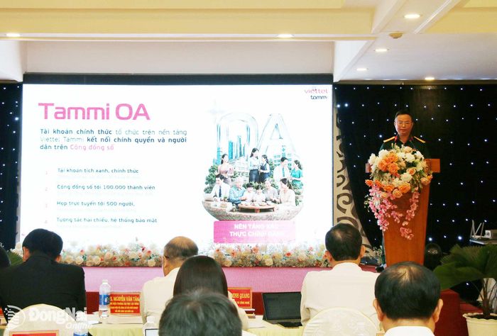 Phó Giám đốc Viettel Đồng Nai Đặng Văn Nhiên trình bày tham luận tại hội nghị. Ảnh: Hải Quân