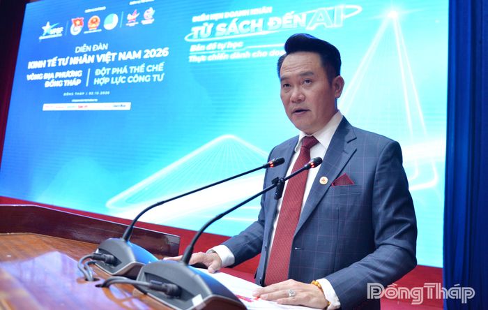 Đồng chí Đặng Hồng Anh phát biểu khai mạc diễn đàn.