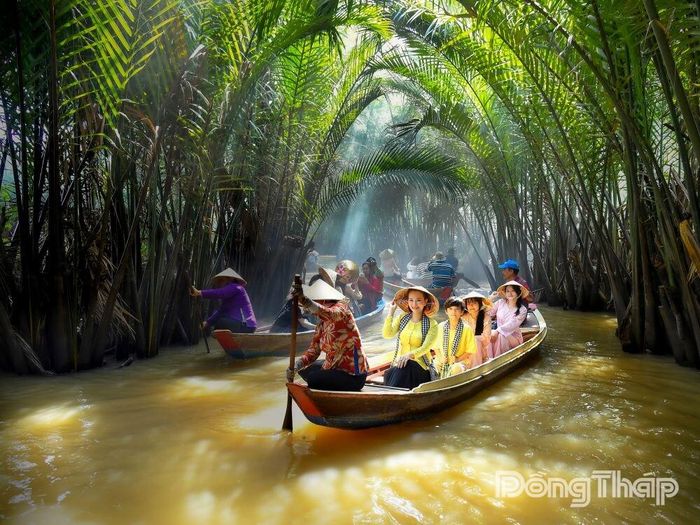 Tác phẩm “Đò chèo Thới Sơn” của  tác giả Cao Lập Đức đoạt giải Nhất cuộc thi ảnh online.