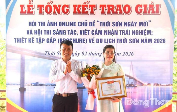 Nhà thơ Trương Trọng Nghĩa, Chủ tịch Hội Liên hiệp Văn học nghệ thuật tỉnh, thành viên Ban Giám khảo trao giải Hội thi sáng tác, viết cảm nhận trải nghiệm về du lịch Thới Sơn năm 2026.