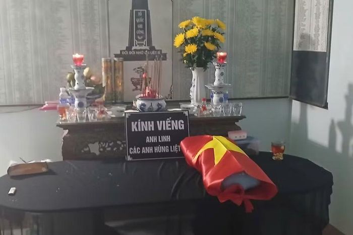  Hài cốt liệt sĩ sau khi được quy tập tại xã Tuy Phước Đông được đưa về nơi thờ cúng, chờ hoàn thiện các thủ tục tiếp theo. Ảnh: Nguyễn Hoàng 