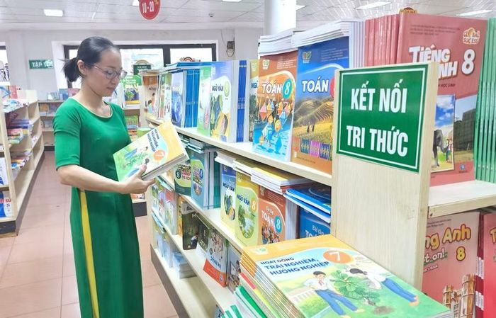 Học sinh cả nước hiện đang sử dụng chung bộ SGK "Kết nối tri thức với cuộc sống" từ năm học 2026-2027. Ảnh: Nhã Uyên
