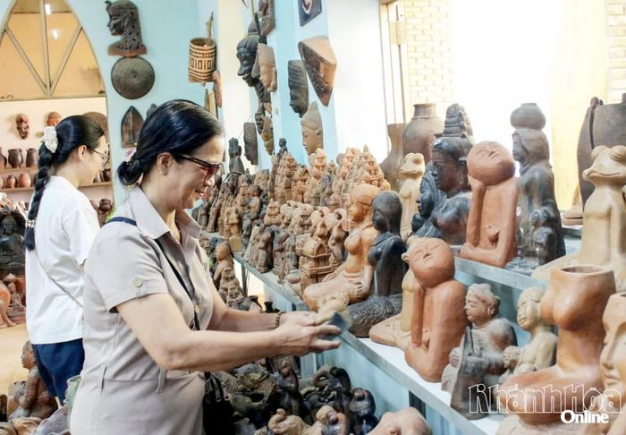 Làng gốm Bàu Trúc không ngừng đổi mới, đa dạng mẫu mã, đáp ứng nhu cầu ngày càng đa dạng của khách hàng.