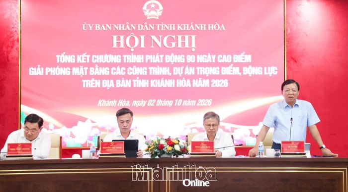 Đồng chí Lê Huyền phát biểu tại hội nghị.
