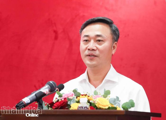 Đồng chí Nguyễn Việt Hùng phát biểu kết luận hội nghị.