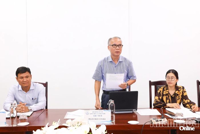 Chủ tịch Hội đồng Khoa học và Công nghệ cấp tỉnh phát biểu tại buổi nghiệm thu.