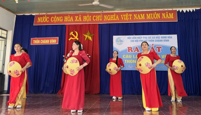 Một tiết mục văn nghệ do câu lạc bộ biểu diễn tại buổi ra mắt.