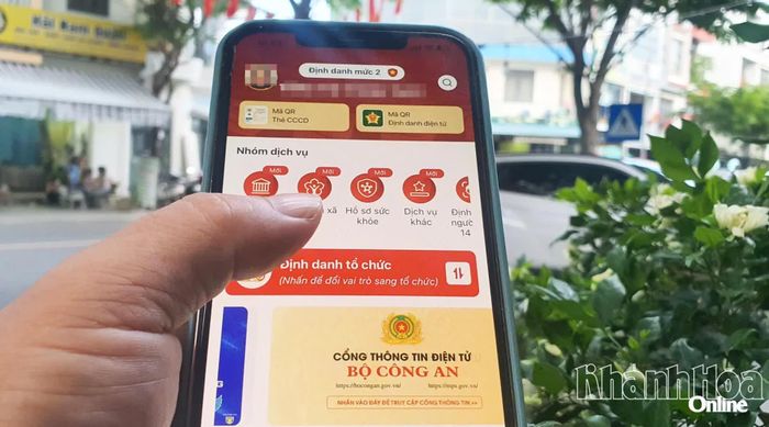 UBND tỉnh yêu cầu các sở, ban, ngành, UBND cấp xã cùng các cơ quan, đơn vị liên quan tập trung phổ biến rộng rãi hai tiện ích quan trọng trên VNeID.