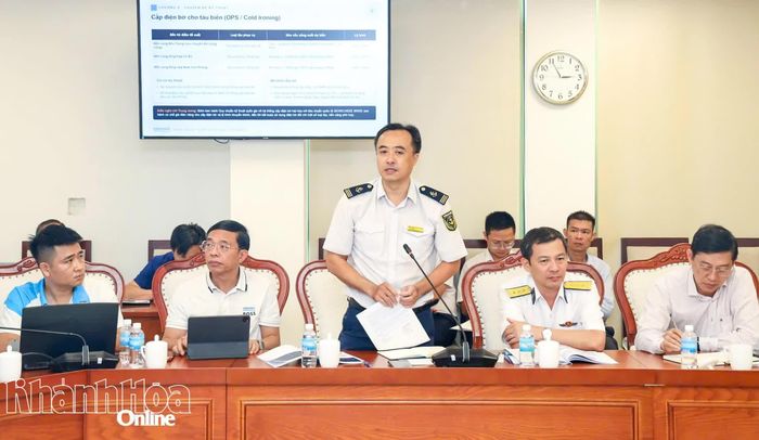 Lãnh đạo Cảng vụ Hàng hải Nha Trang góp ý cho đề án.