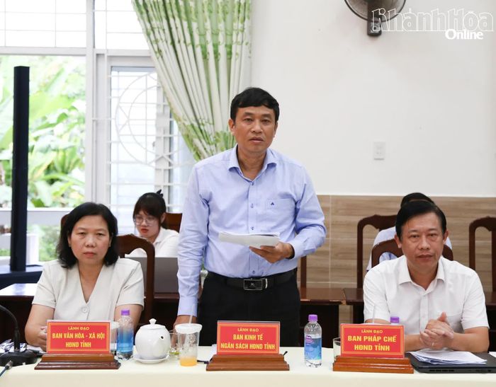Lãnh đạo Ban Kinh tế - Ngân sách HĐND tỉnh phát biểu tại buổi làm việc.