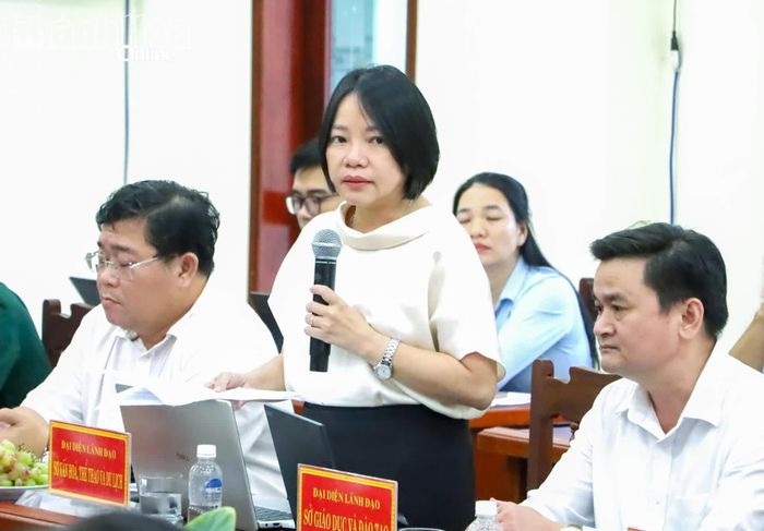 Lãnh đạo Sở Văn hóa, Thể thao và Du lịch giải đáp, trao đổi một số nội dung tại buổi làm việc.