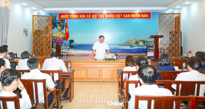 Quang cảnh buổi làm việc.