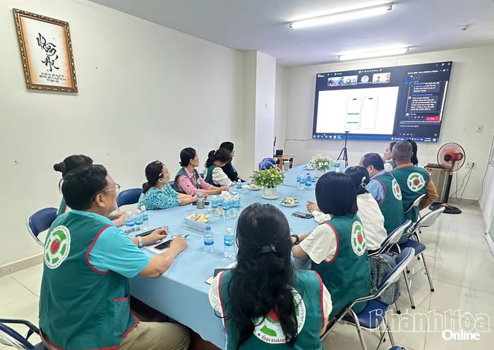 Lãnh đạo, hội viên Hội Bảo trợ người khuyết tật, bệnh nhân nghèo và quyền trẻ em tỉnh Khánh Hòa tham dự buổi hướng dẫn trực tuyến UpRace 2026.