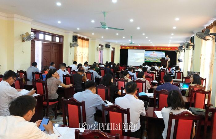 Các học viên tham gia lớp tập huấn.