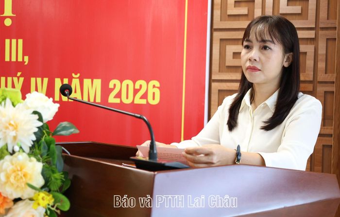 Đồng chí Đào Thị Thanh Nhàn - Phó Trưởng Ban Thường trực Ban Tuyên giáo Tỉnh ủy thông qua báo cáo tình hình hoạt động báo chí quý III, nhiệm vụ trọng tâm quý IV năm 2026.