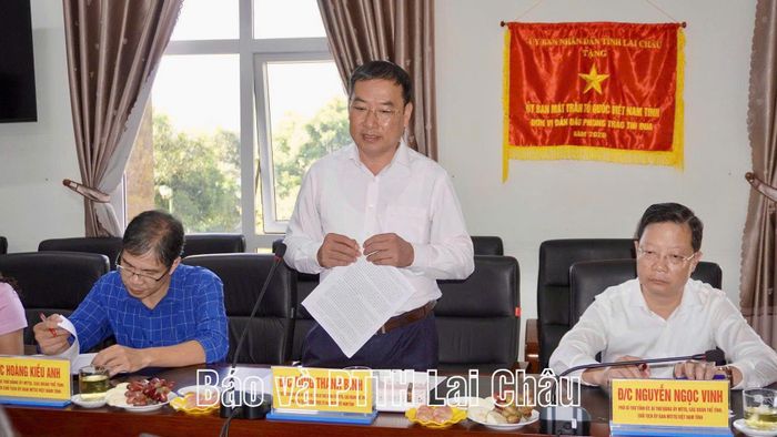 Phó Chủ tịch Thường trực Ủy ban MTTQ Việt Nam tỉnh Tống Thanh Bình báo cáo tại buổi làm việc.