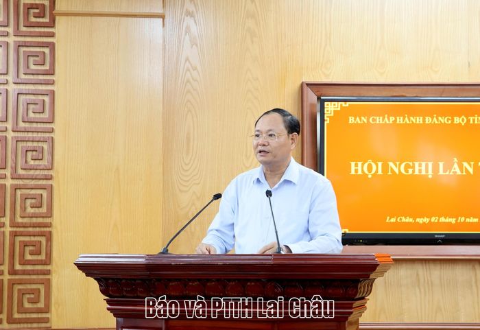 Đồng chí Lê Minh Ngân - Bí thư Tỉnh ủy, Chủ tịch HĐND tỉnh phát biểu kết luận hội nghị. 