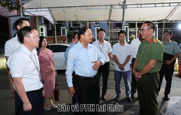 Bí thư Tỉnh uỷ Lê Minh Ngân yêu cầu lực lượng chức năng đảm bảo tốt an ninh trật tự, điều tiết, phân luồng giao thông trong quá trình diễn ra sự kiện.
