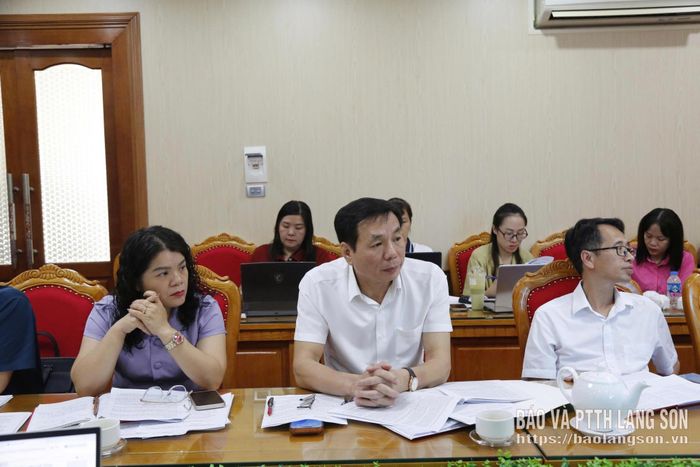 Các đại biểu tham dự cuộc họp