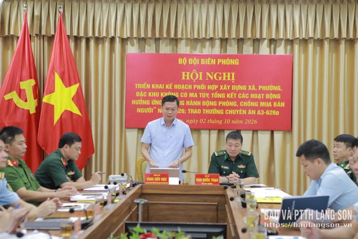 Đồng chí Đinh Hữu Học, Ủy viên Ban Thường vụ Tỉnh ủy, Phó Chủ tịch Thường trực UBND tỉnh phát biểu tại hội nghị