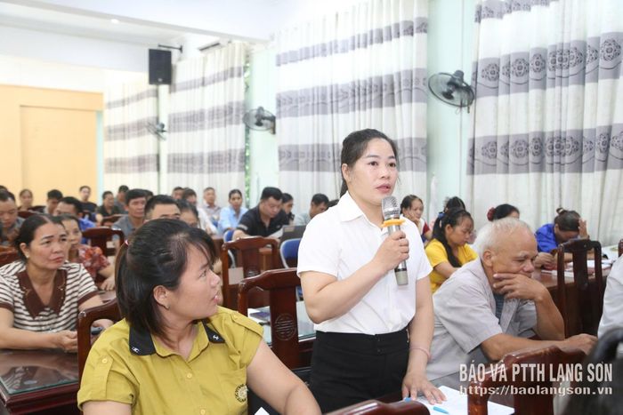 Cử tri thôn Chí Minh, xã Thất Khê nêu kiến nghị tại buổi tiếp xúc 