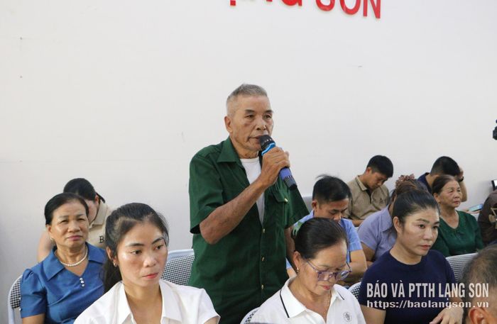 Cử tri xã Cai Kinh nêu ý kiến tại hội nghị