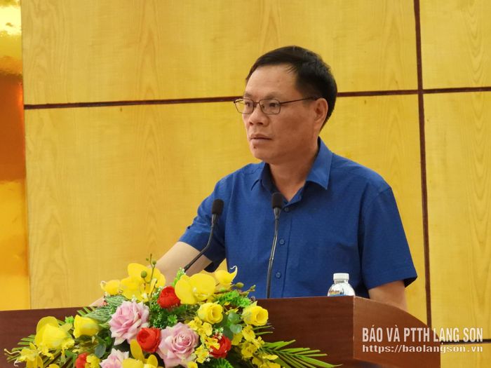 Chủ tịch UBND phường phát biểu tại hội nghị