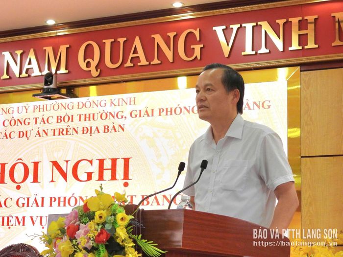Đồng chí Phùng Quang Hội, Ủy viên Ban Thường vụ Tỉnh ủy, Bí thư Đảng ủy, Chủ tịch HĐND, Trưởng BCĐ phường phát biểu kết luận hội nghị