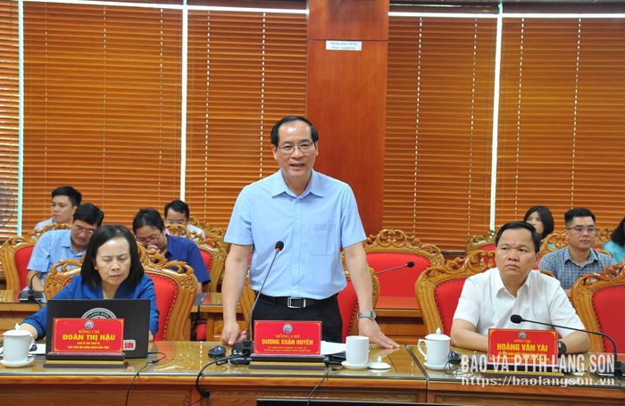 Đồng chí Dương Xuân Huyên, Ủy viên Ban Thường vụ Tỉnh ủy, Phó Chủ tịch Thường trực HĐND tỉnh phát biểu tại hội nghị