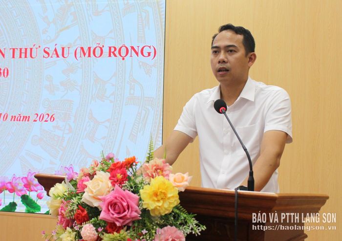 Lãnh đạo Đảng ủy phường trình bày báo cáo kết quả công tác 9 tháng đầu năm 2026