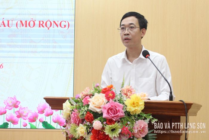 Đồng chí Bí thư Đảng ủy, Chủ tịch HĐND phường phát biểu kết luận hội nghị