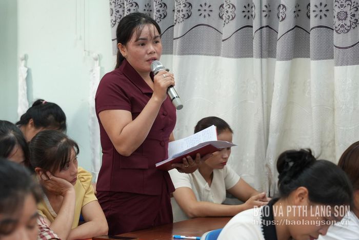 Hội viên phụ nữ đối thoại tại hội nghị