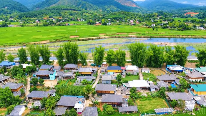 Sà Rèn nhìn từ trên cao. (Ảnh: Báo và Phát thanh,Truyền hình Lào Cai).